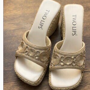 Two lips wedge raffia sandal/tan